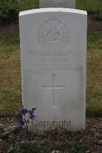 Calais Southern Cemetery - Lewis, W