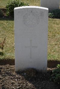 Calais Southern Cemetery - Lloyd, Griffith