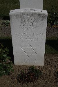 Calais Southern Cemetery - Lyone, Alexander Martin