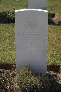 Calais Southern Cemetery - Mitchell, Ernest