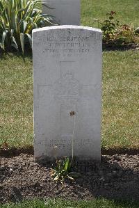 Calais Southern Cemetery - Mitchell, Thomas