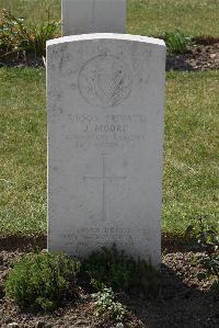 Calais Southern Cemetery - Moore, John