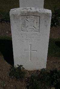 Calais Southern Cemetery - Morris, William Norman