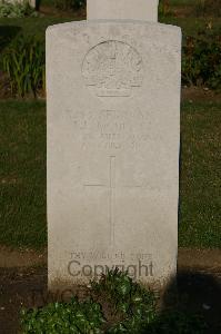 Calais Southern Cemetery - Moulton, Louis Leeds