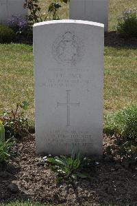 Calais Southern Cemetery - Pace, Thomas Harold