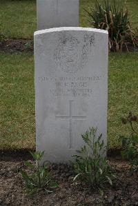 Calais Southern Cemetery - Page, William Kilgour