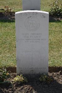 Calais Southern Cemetery - Pearce, G H