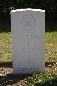 Calais Southern Cemetery - Pearce, Robert Stanley