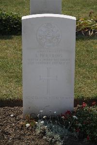 Calais Southern Cemetery - Pickering, S