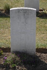 Calais Southern Cemetery - Pipe, William