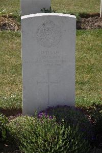 Calais Southern Cemetery - Pobjoy, J