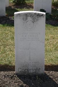 Calais Southern Cemetery - Priest, Carl Rhodes