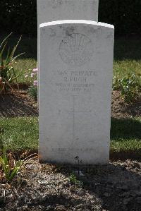 Calais Southern Cemetery - Pugh, Richard