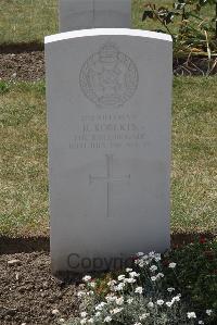 Calais Southern Cemetery - Roberts, Bertie