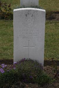 Calais Southern Cemetery - Roberts, Joseph Harry