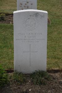 Calais Southern Cemetery - Saint, R