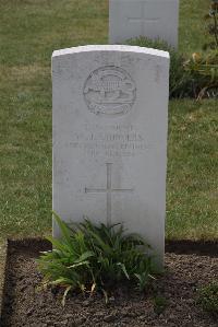 Calais Southern Cemetery - Saunders, William John