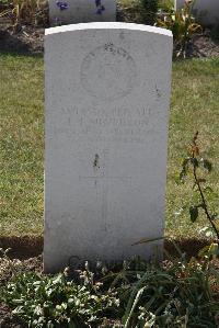 Calais Southern Cemetery - Silverton, T J