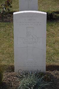 Calais Southern Cemetery - Smith, A J