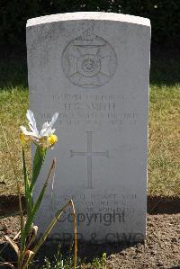 Calais Southern Cemetery - Smith, Herbert George