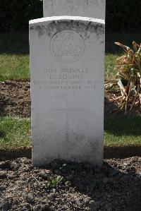 Calais Southern Cemetery - Squibb, F