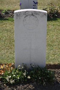 Calais Southern Cemetery - Steed, A