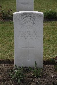 Calais Southern Cemetery - Stephenson, G