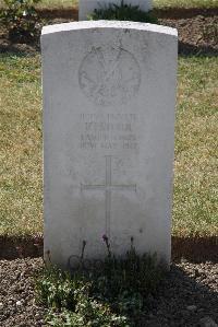 Calais Southern Cemetery - Storr, R