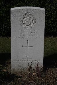 Calais Southern Cemetery - Thomas, George Ambler