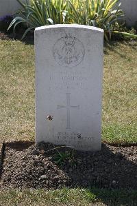 Calais Southern Cemetery - Thompson, Ernest