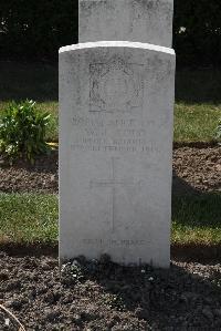 Calais Southern Cemetery - Todd, William John