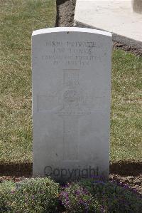 Calais Southern Cemetery - Tonks, J W