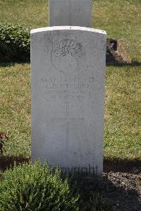 Calais Southern Cemetery - Turner, Charles Forbes Thompson