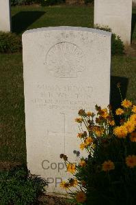 Calais Southern Cemetery - Weston, Bert Bruce