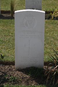 Calais Southern Cemetery - White, Charles