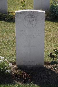 Calais Southern Cemetery - Whitehorn, T R