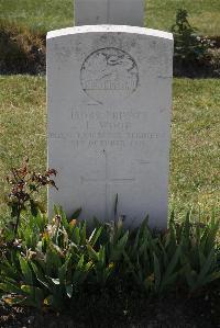 Calais Southern Cemetery - Wood, Leonard