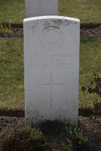 Calais Southern Cemetery - Yarlett, Henry