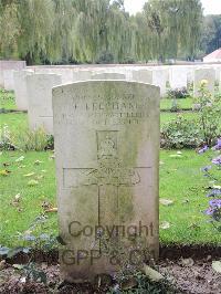 Carnoy Military Cemetery - Beecham, F