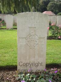 Carnoy Military Cemetery - Bell, C