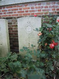 Carnoy Military Cemetery - Blake, Thomas George