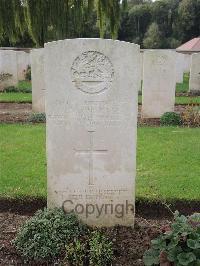 Carnoy Military Cemetery - Courage, Godfrey Michell