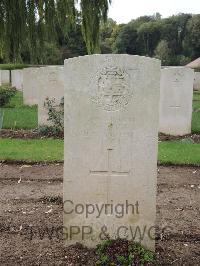 Carnoy Military Cemetery - Davis, S