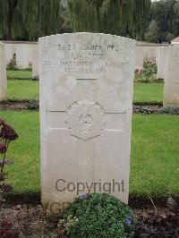 Carnoy Military Cemetery - Fox, J W