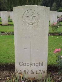 Carnoy Military Cemetery - Green, E W