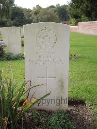 Carnoy Military Cemetery - Grey, Robert