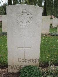 Carnoy Military Cemetery - Halliwell, A