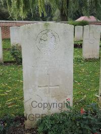 Carnoy Military Cemetery - Hewitt, W