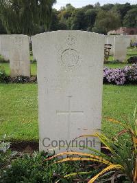 Carnoy Military Cemetery - Holyoak, J W