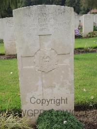 Carnoy Military Cemetery - Iles, J E